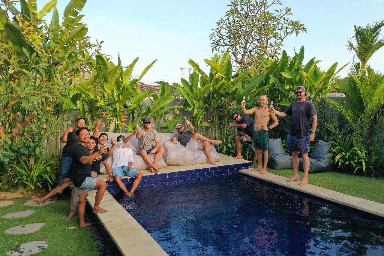 Surf & Party - Hostel Somewhere Else Canggu  Luaran gambar