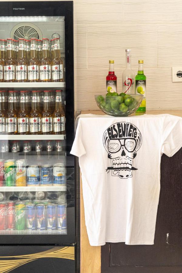 Surf & Party - Hostel Somewhere Else Canggu  Luaran gambar
