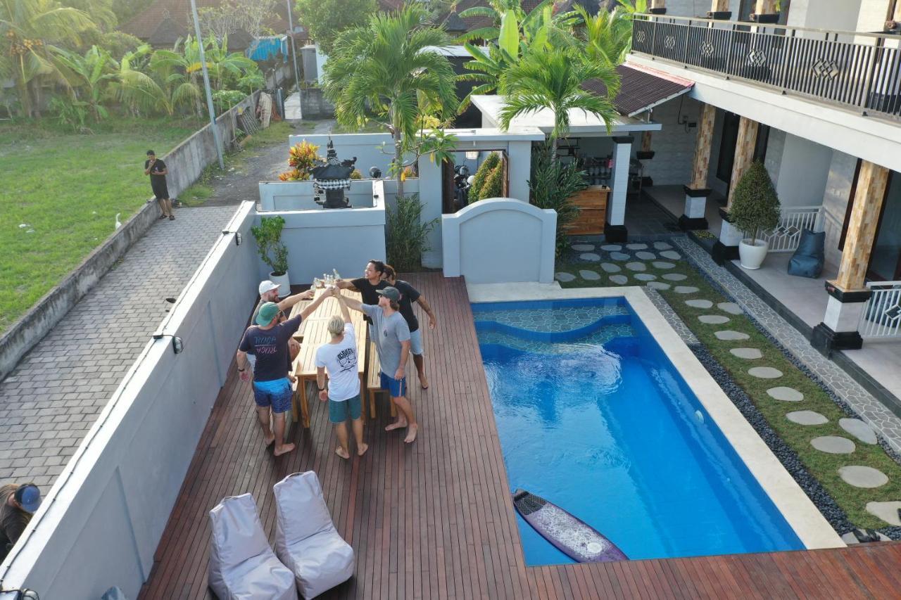 Surf & Party - Hostel Somewhere Else Canggu  Luaran gambar