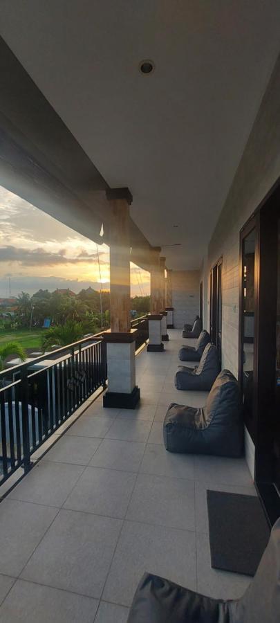 Surf & Party - Hostel Somewhere Else Canggu  Luaran gambar