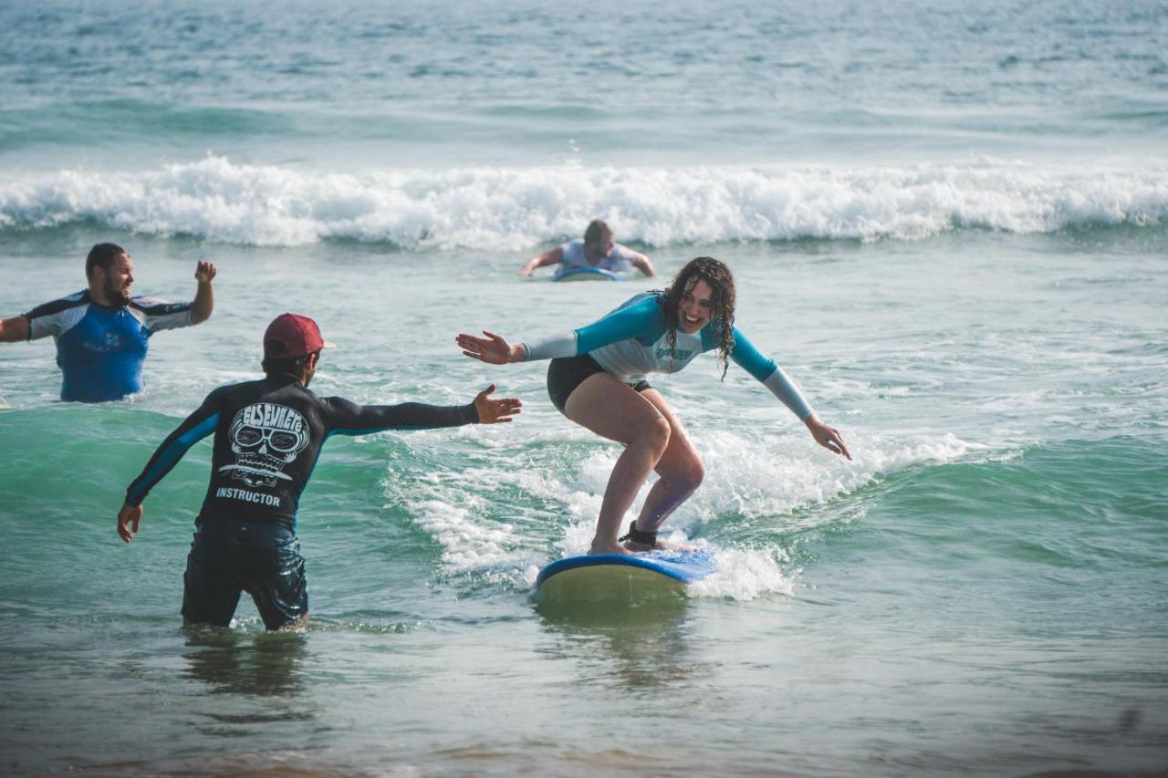 Surf & Party - Hostel Somewhere Else Canggu  Luaran gambar