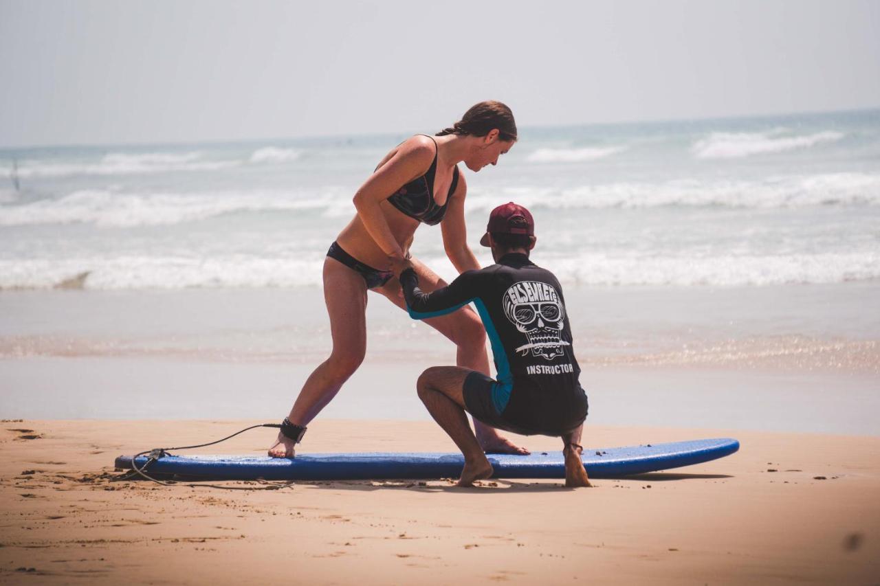 Surf & Party - Hostel Somewhere Else Canggu  Luaran gambar