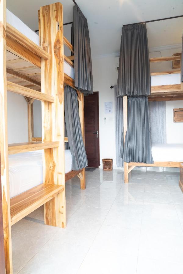Surf & Party - Hostel Somewhere Else Canggu  Luaran gambar