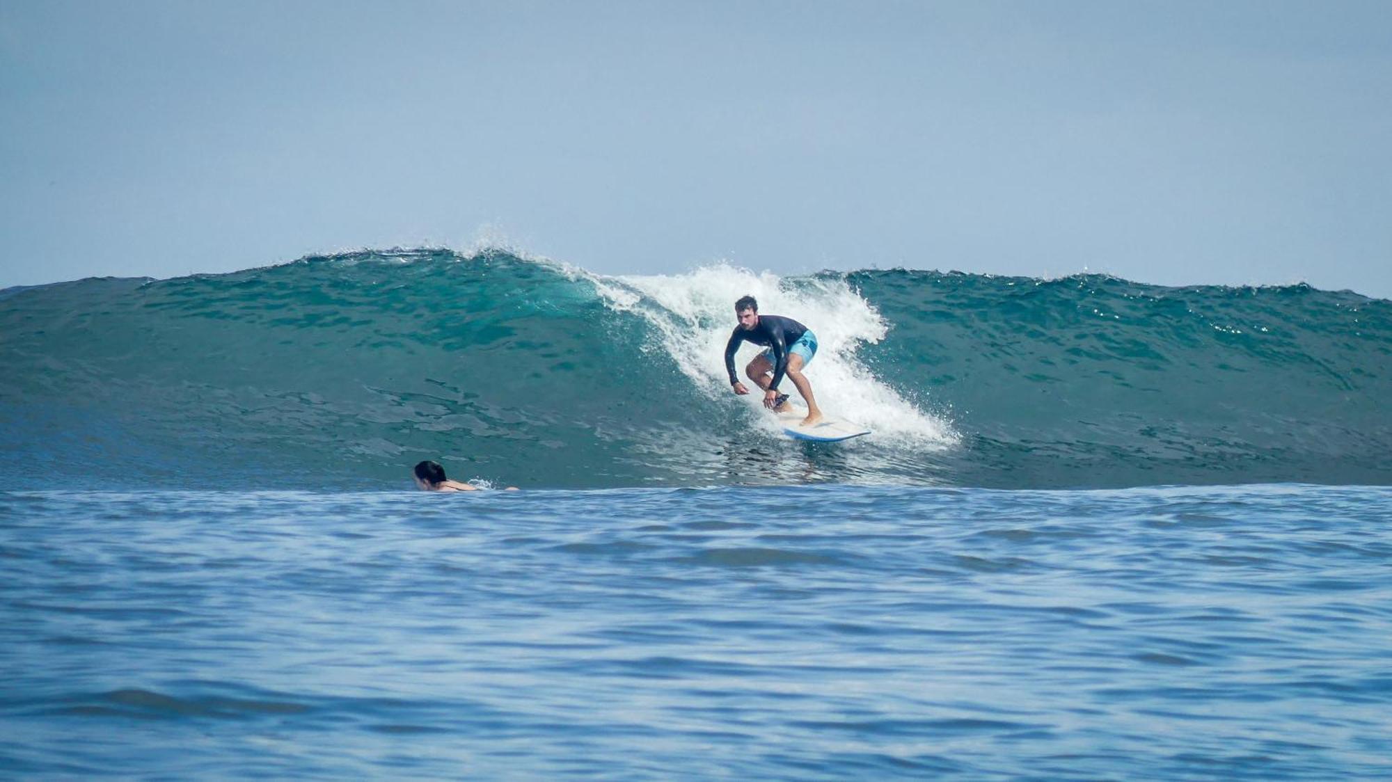 Surf & Party - Hostel Somewhere Else Canggu  Luaran gambar