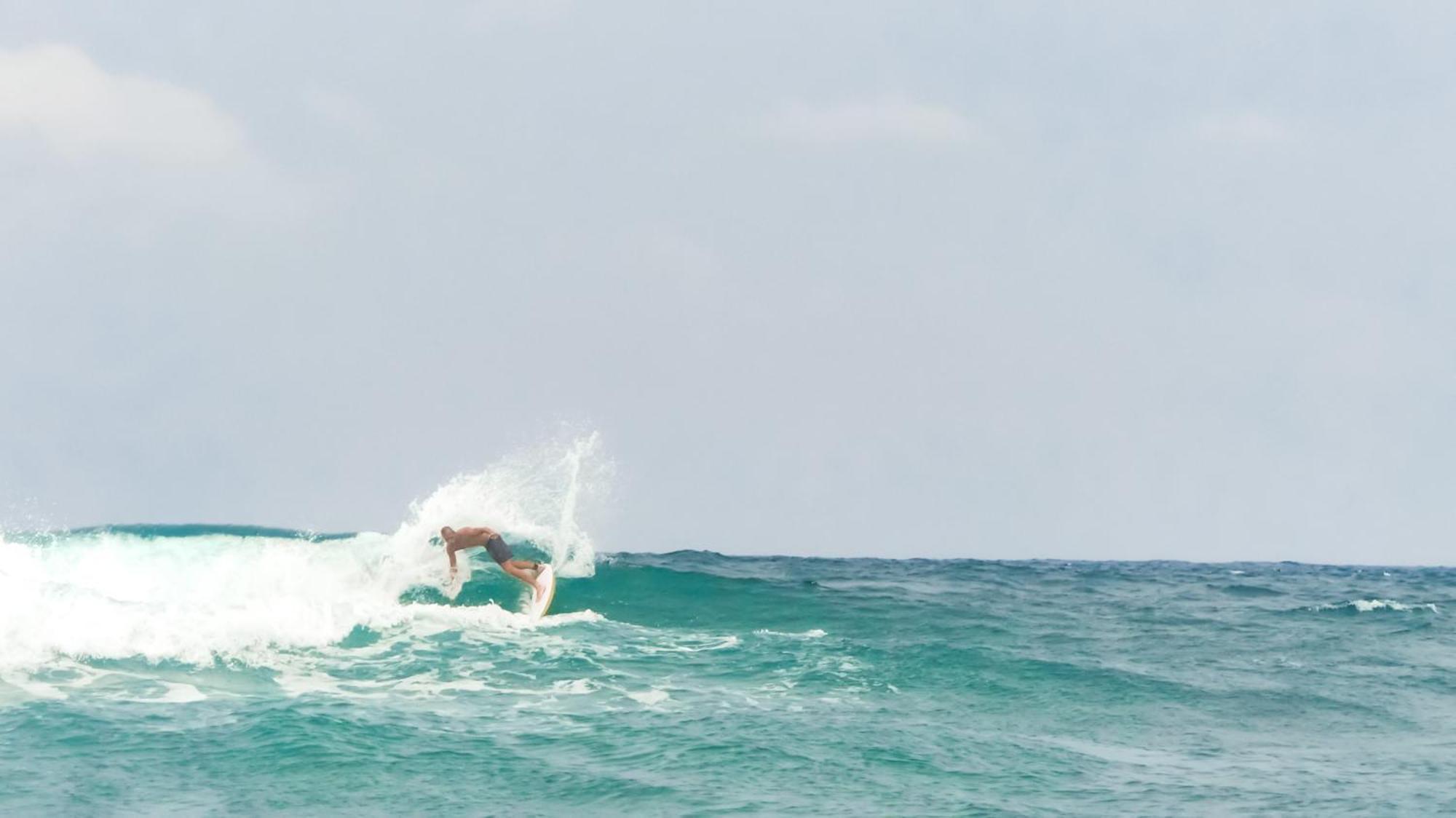 Surf & Party - Hostel Somewhere Else Canggu  Luaran gambar